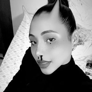 Meet your Posher, Paola